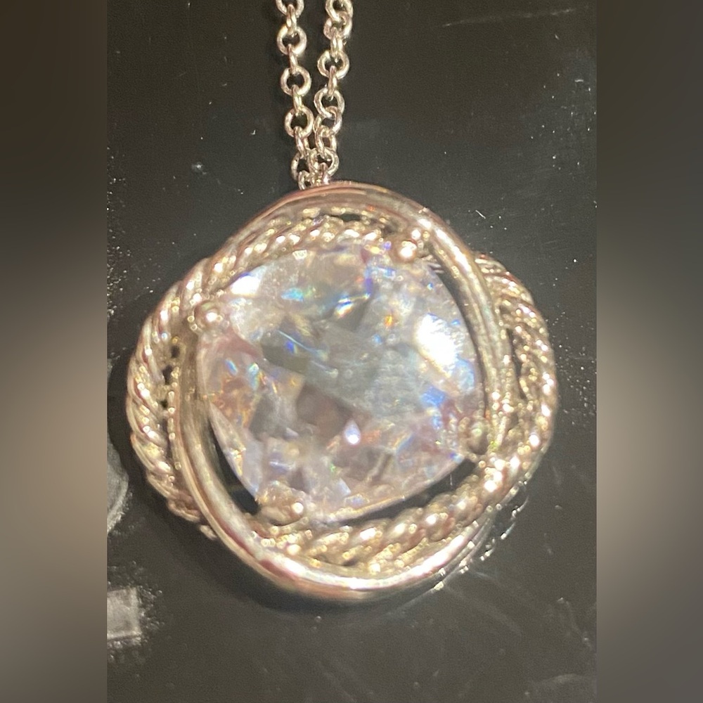 Elegant Silver Pendant Necklace with cushion cut
Stone for ultimate Sparkle NEW
